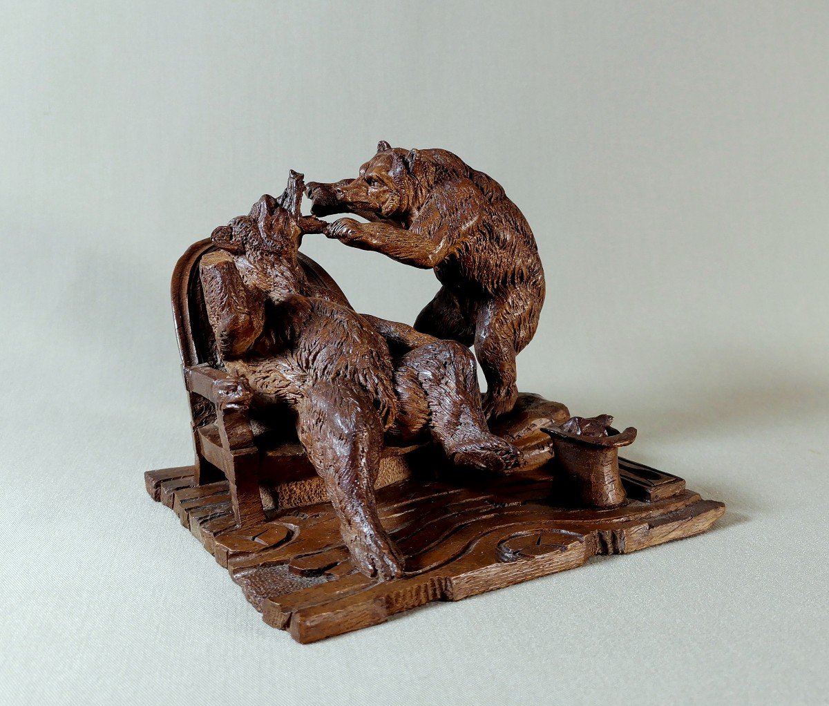 Sculpture Of A Dentist Bear, Exceptional Black Forest Work, Certainly, In Walnut, 19th Century-photo-2