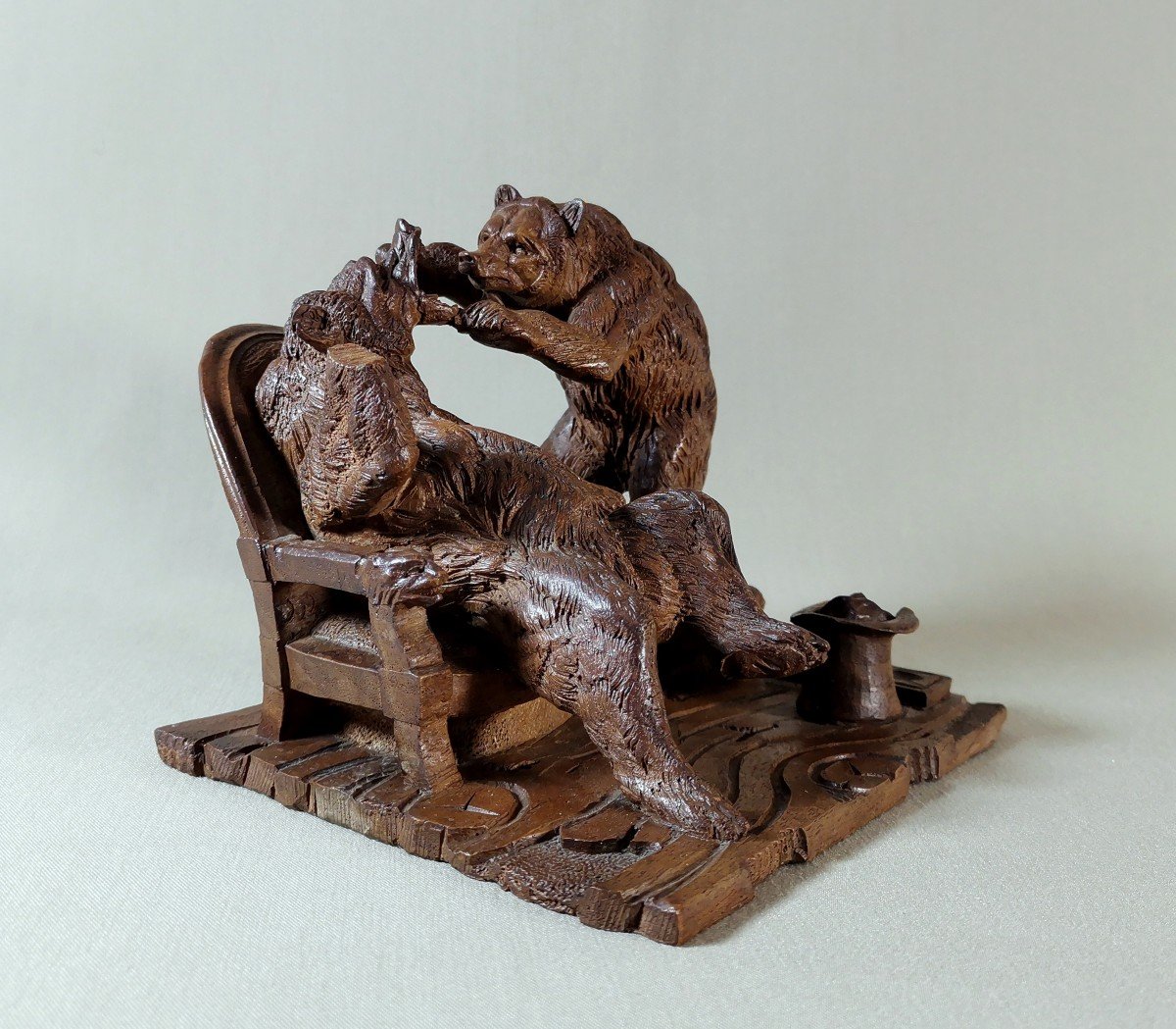 Sculpture Of A Dentist Bear, Exceptional Black Forest Work, Certainly, In Walnut, 19th Century-photo-4