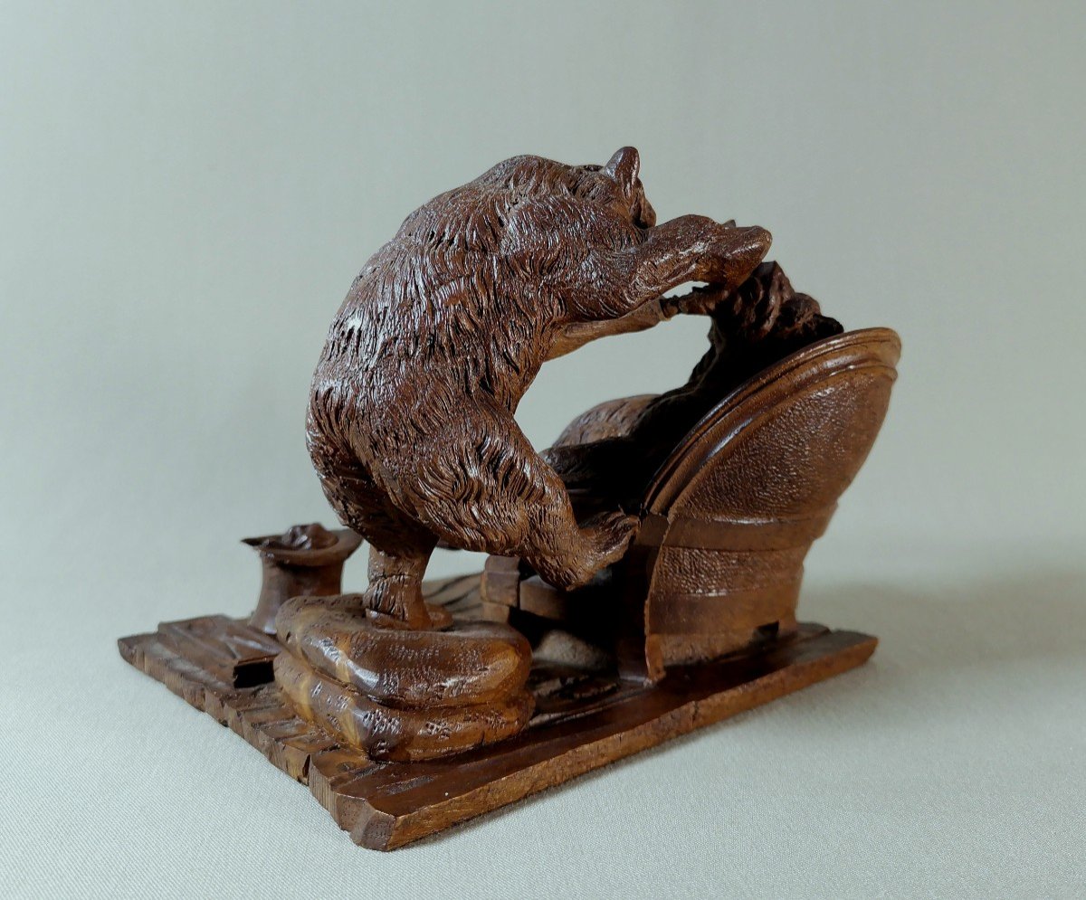 Sculpture Of A Dentist Bear, Exceptional Black Forest Work, Certainly, In Walnut, 19th Century-photo-2