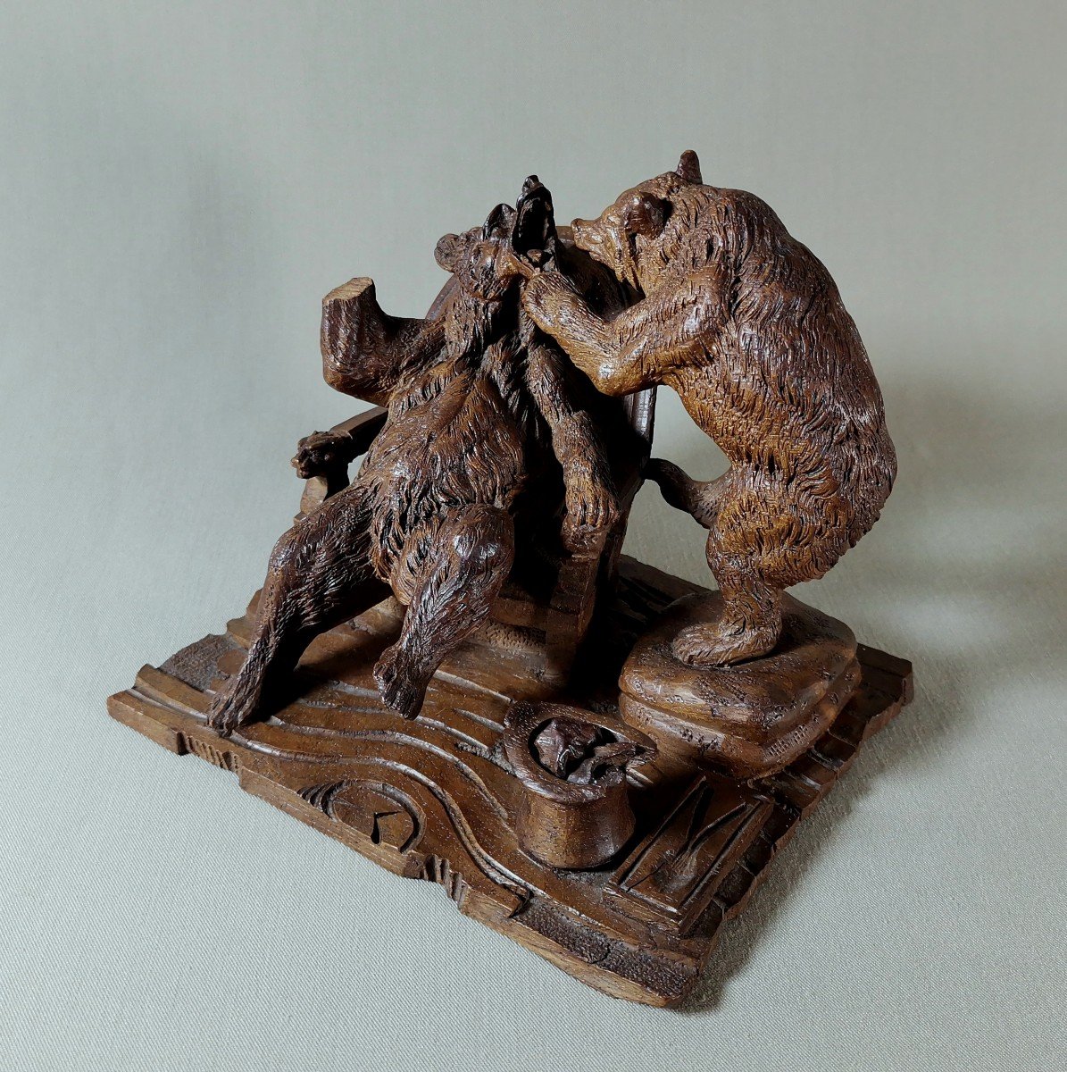 Sculpture Of A Dentist Bear, Exceptional Black Forest Work, Certainly, In Walnut, 19th Century-photo-3