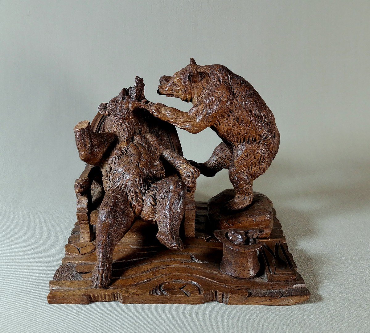 Sculpture Of A Dentist Bear, Exceptional Black Forest Work, Certainly, In Walnut, 19th Century-photo-4