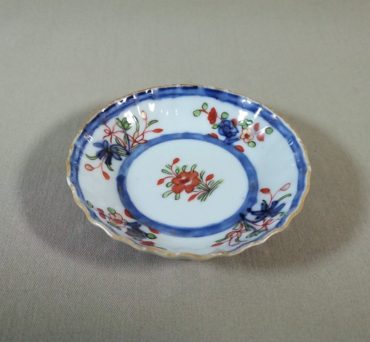 18th Century Chinese Porcelain Bowl, Qianlong Period, Japanese Imari Decor