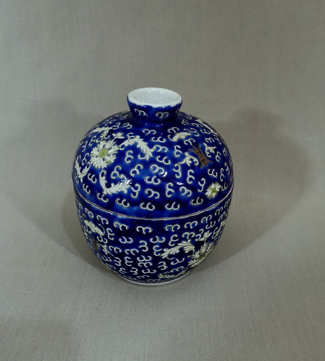 China Qing Dynasty Porcelain Covered Jar, Bat, Lotus & Shou Character Decor-photo-4