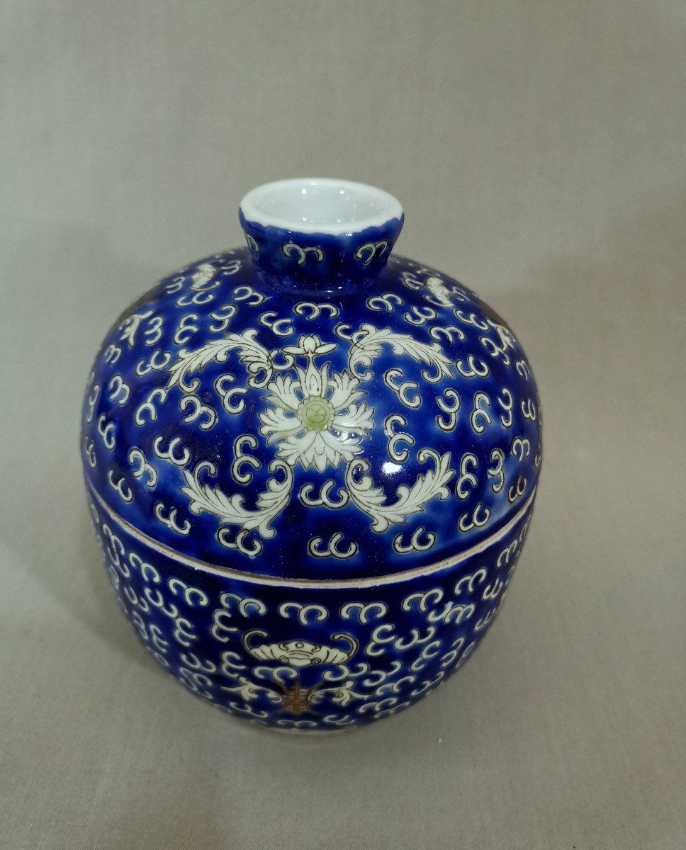 China Qing Dynasty Porcelain Covered Jar, Bat, Lotus & Shou Character Decor-photo-3