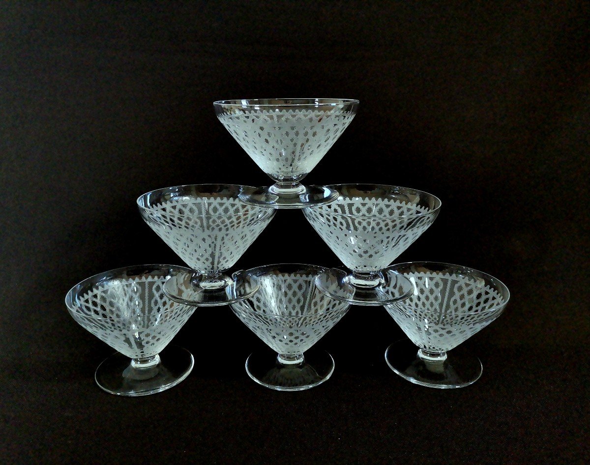 Baccarat, Six Coupes à Champagne,  Service Alhambra, Cristal Gravé à Motifs Résille, Vers 1920-photo-4