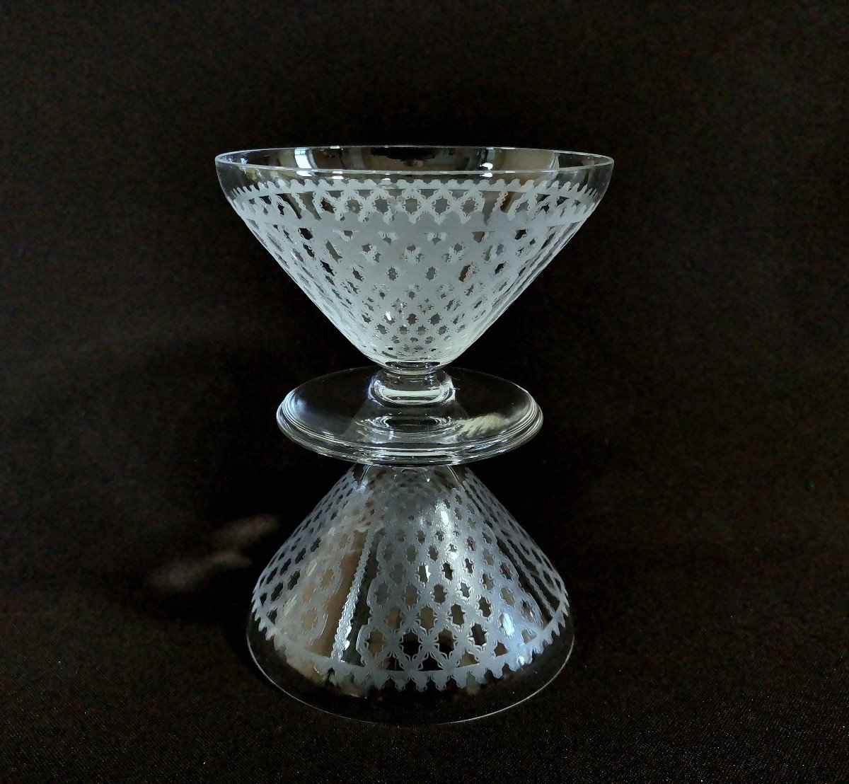 Baccarat, Six Coupes à Champagne,  Service Alhambra, Cristal Gravé à Motifs Résille, Vers 1920-photo-5