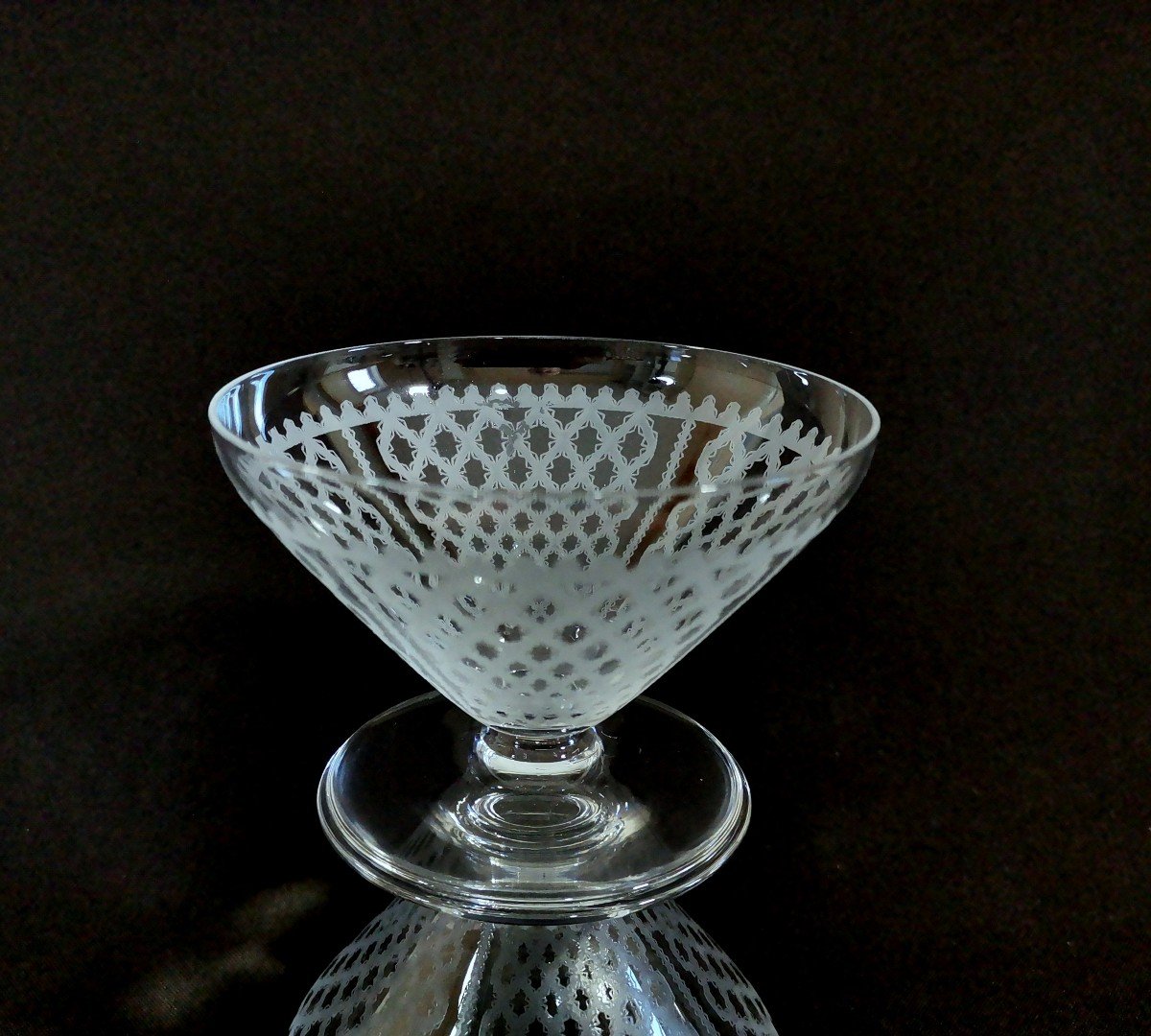 Baccarat, Six Coupes à Champagne,  Service Alhambra, Cristal Gravé à Motifs Résille, Vers 1920-photo-6