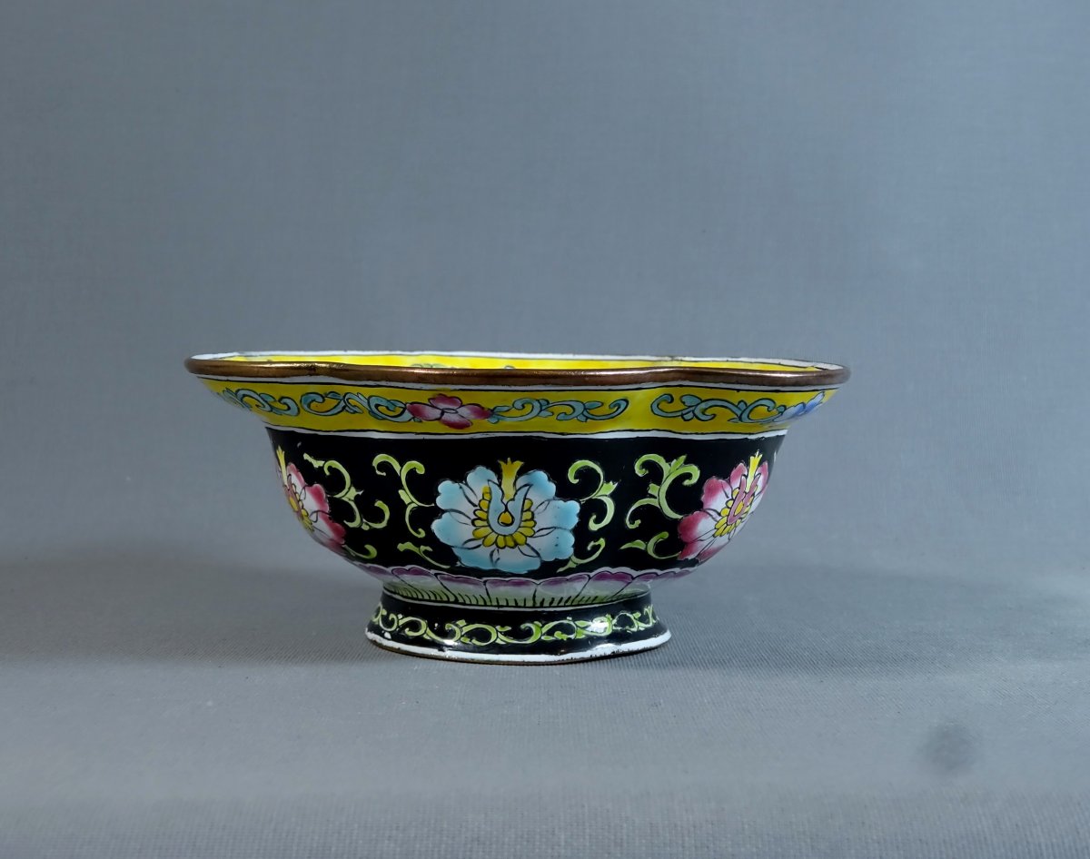 China Canton, Polylobed Cup In Copper And Polychrome Enamels With Lotus Decor And Foliage-photo-2