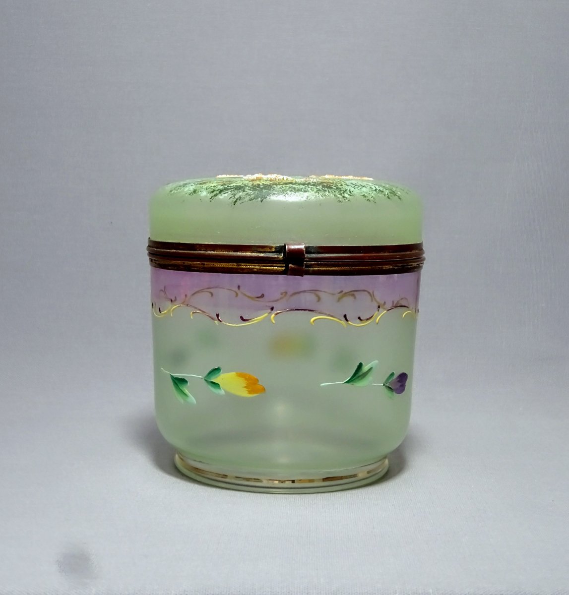 Biscuit Box Or Candy Box Art Nouveau Period In Blown Glass And Enamelled With A Decor Of Pansies Flowers-photo-3