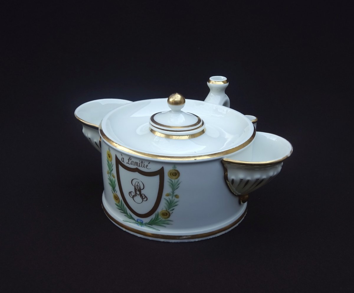 Comte d'Artois Manufacture, Large Circular Inkwell With Two Lateral Porcelain Cups And Polychrome And Gold Decor