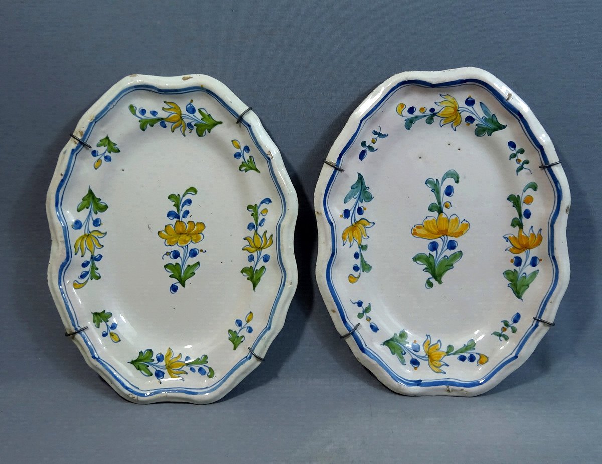 18th Century Pair Of Oval Dishes With Contoured Edge In Earthenware From South West France With Flower Decor-photo-4