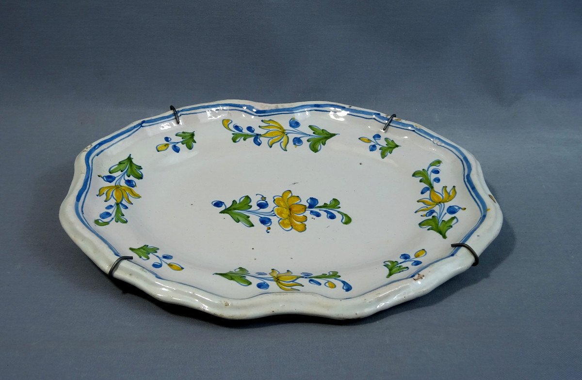 18th Century Pair Of Oval Dishes With Contoured Edge In Earthenware From South West France With Flower Decor-photo-4