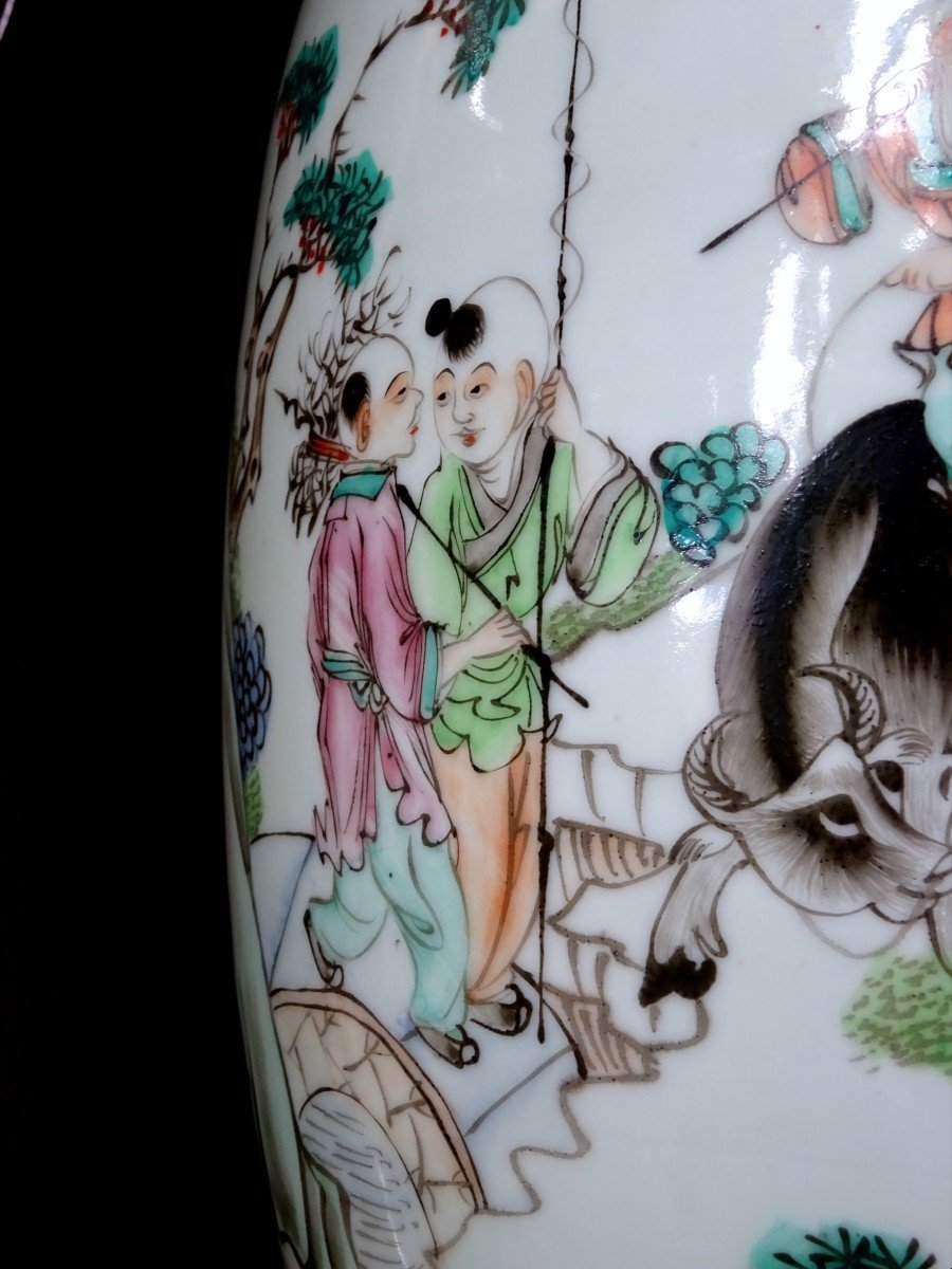 Chine, Important Vase du  XIXème Siècle En Porcelaine,  Orné d'un Décor Peint de Personnages, Bœuf et Poème Calligraphié-photo-6