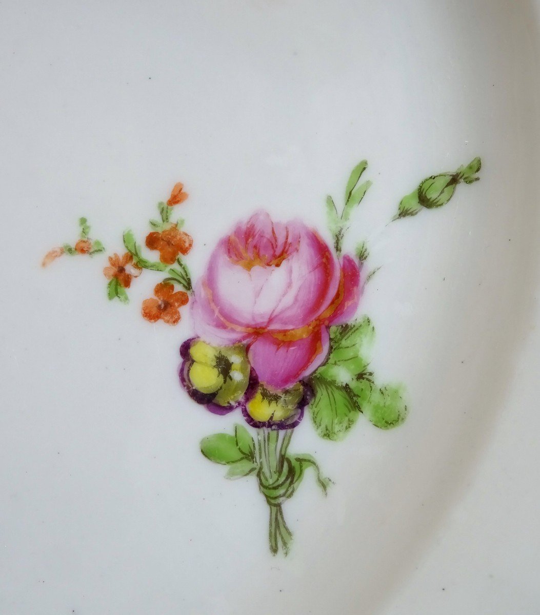 Limoges, Comte d'Artois Manufacture, Beautiful 18th Century Porcelain Plate With Throw Flowers Decor-photo-3