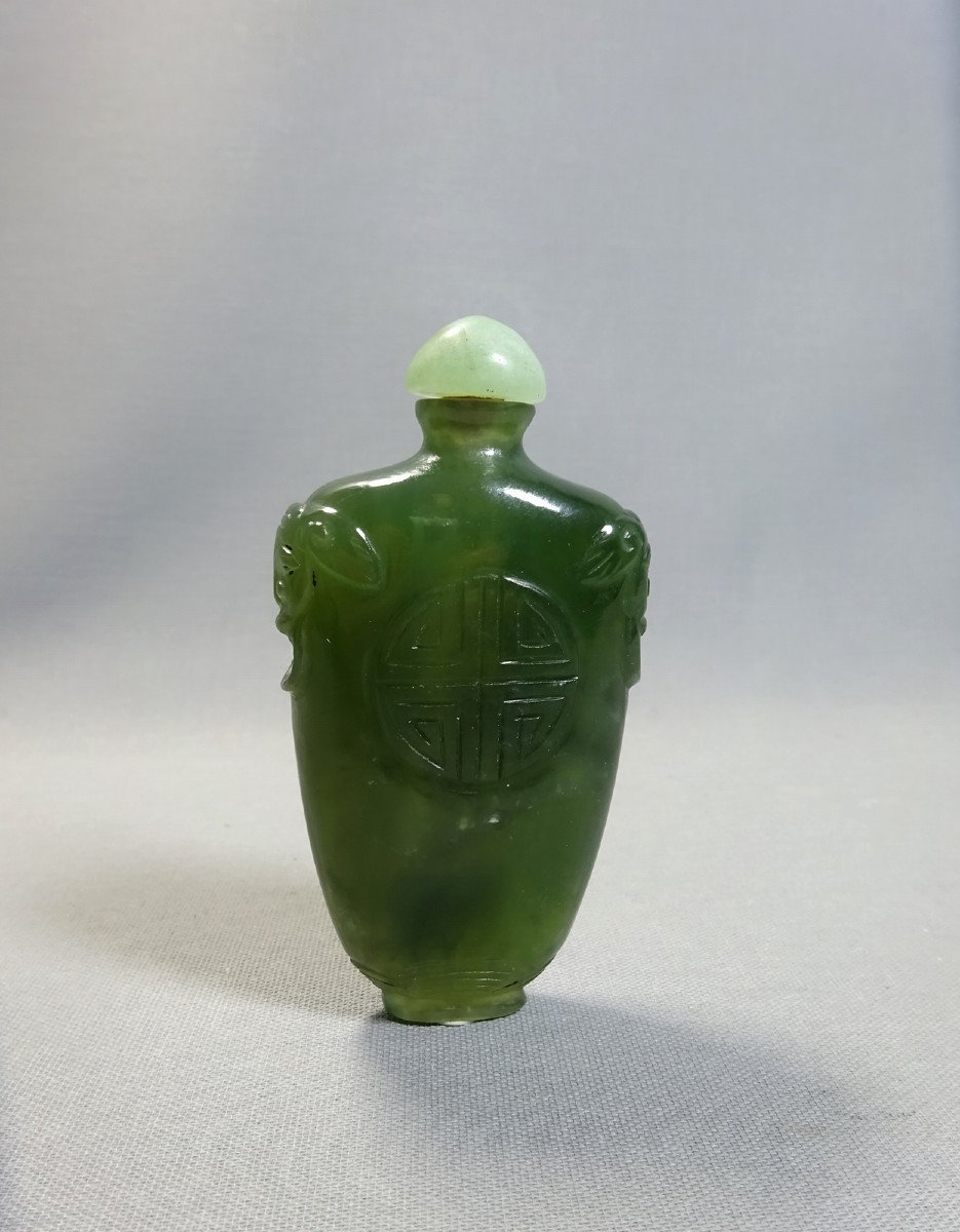 Beau Flacon Tabati&egrave;re ou Snuff Bottle du XIXeme en Jade  Vert &Eacute;pinard, de Forme Gourde &agrave; Panse Aplatie-photo-2