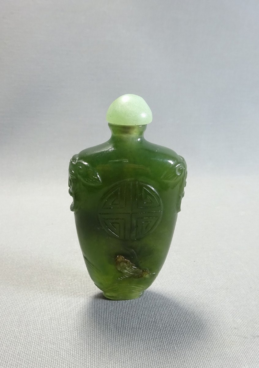 Beau Flacon Tabati&egrave;re ou Snuff Bottle du XIXeme en Jade  Vert &Eacute;pinard, de Forme Gourde &agrave; Panse Aplatie-photo-3