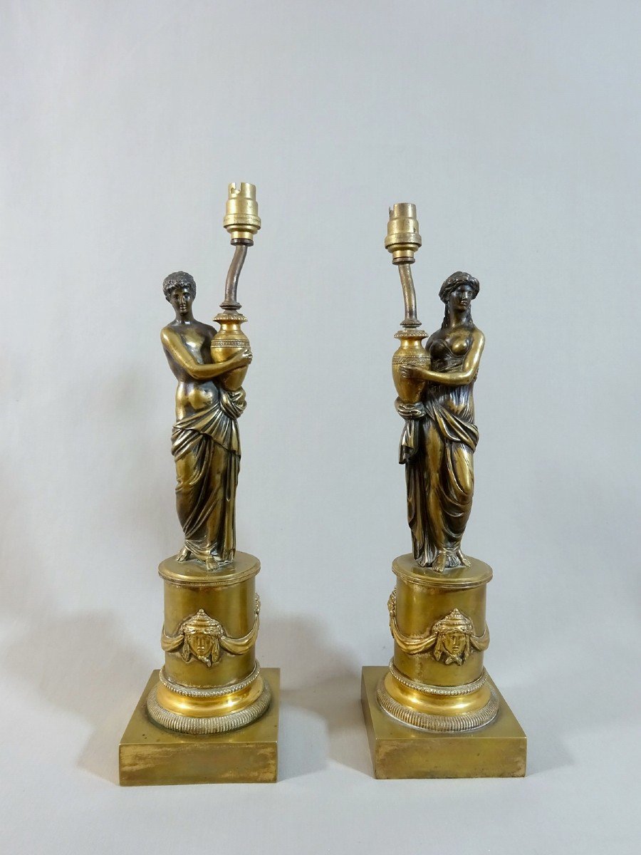 Paire de Statuettes &agrave; l&#039;Antique Sur Pi&eacute;destal Colonne, Epoque Restauration, Mont&eacute;e Post&eacute;rieurement en Lampe