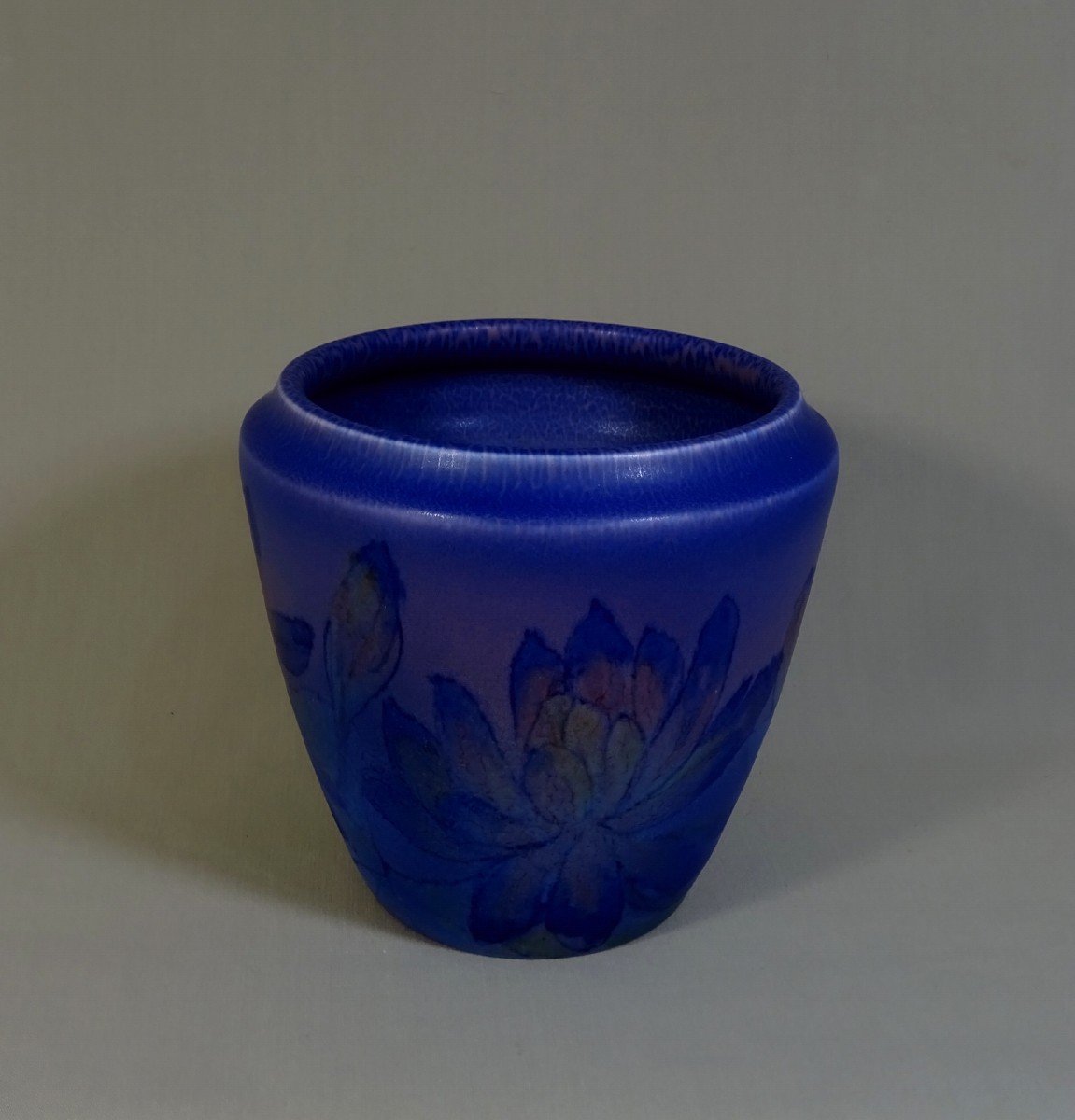 Rookwood Pottery 1927, Louise Abel Vase With Purple-blue Matte Glaze, Waterlily Decoration, Arts And Craft Cincinnati Ohio-photo-2