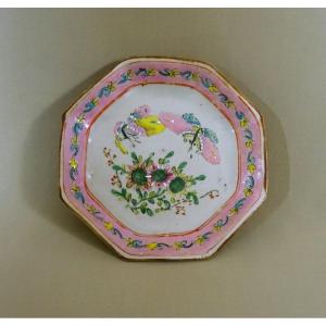 Chine Canton XIXème, Famille Rose, Assiette Montée En Porcelaine à Décor De Fleurs & Papillons