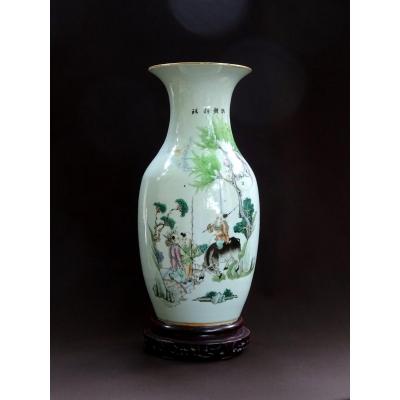 Chine, Important Vase du  XIXème Siècle En Porcelaine,  Orné d'un Décor Peint de Personnages, Bœuf et Poème Calligraphié