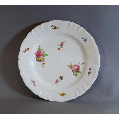 Limoges, Comte d'Artois Manufacture, Beautiful 18th Century Porcelain Plate With Throw Flowers Decor