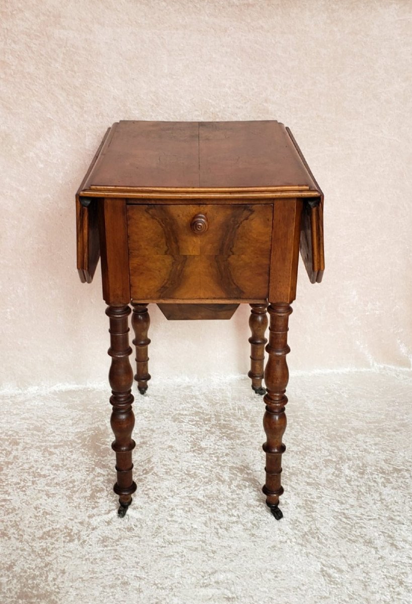 Table de chevet à abattants Louis Philippe ronce de noyer XIX°. Grand modèle.