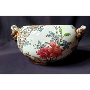 Important Cachepot With Floral Decor And Dolphin Handles - Gien XIX° 1875