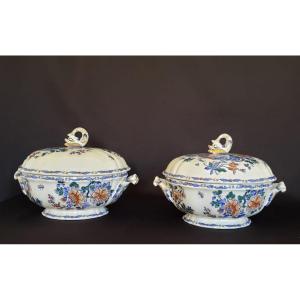 Paire de grandes soupi&egrave;res en gien motif Delft coq et pivoines 1938/40