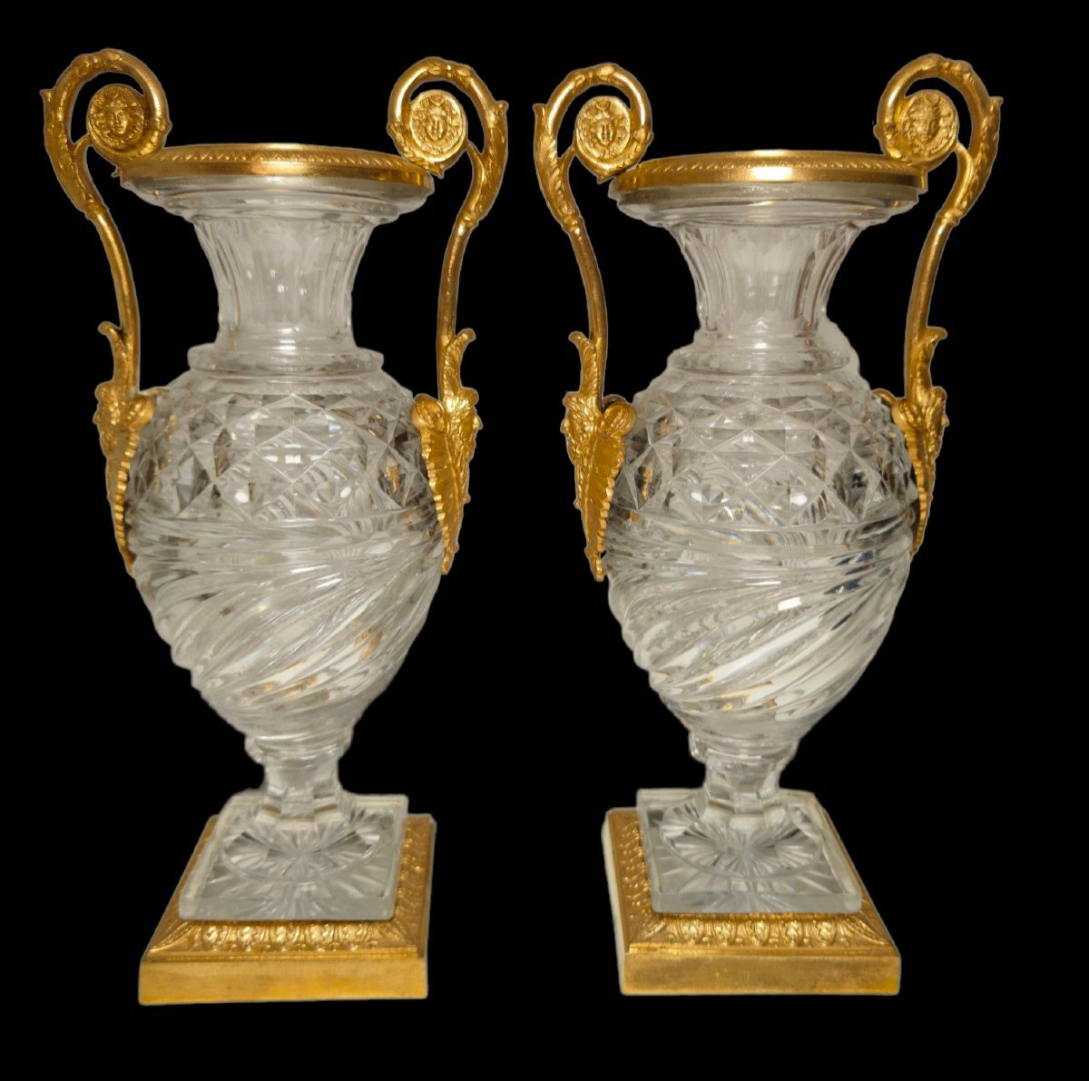 Une Paire De Vases En Cristal Taille De Bronze Russe. 19ème S