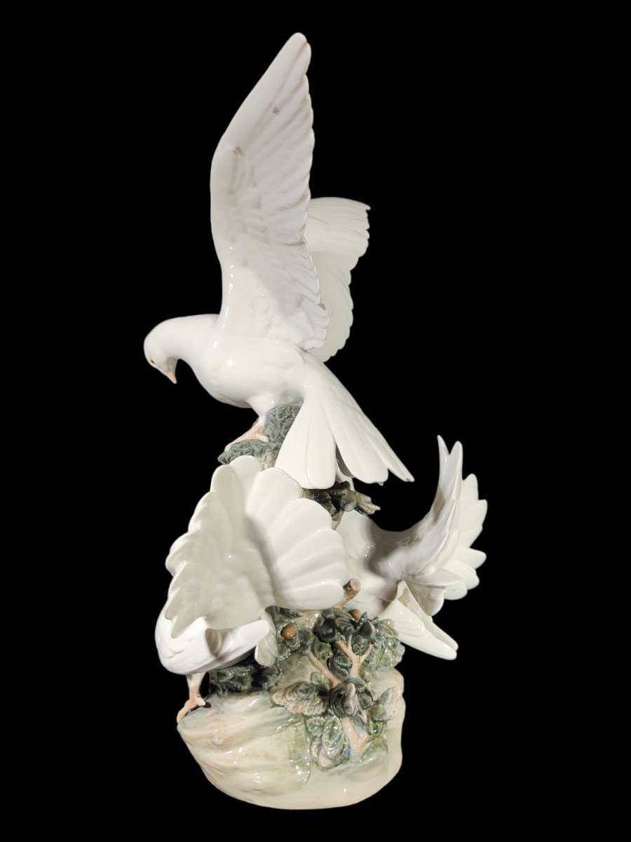 Sculpture En Porcelaine Lladro Avec Colombes-photo-3