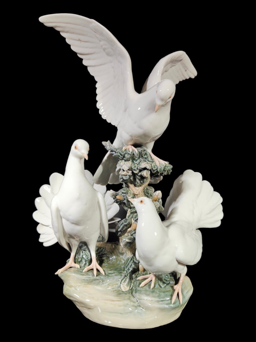 Sculpture En Porcelaine Lladro Avec Colombes