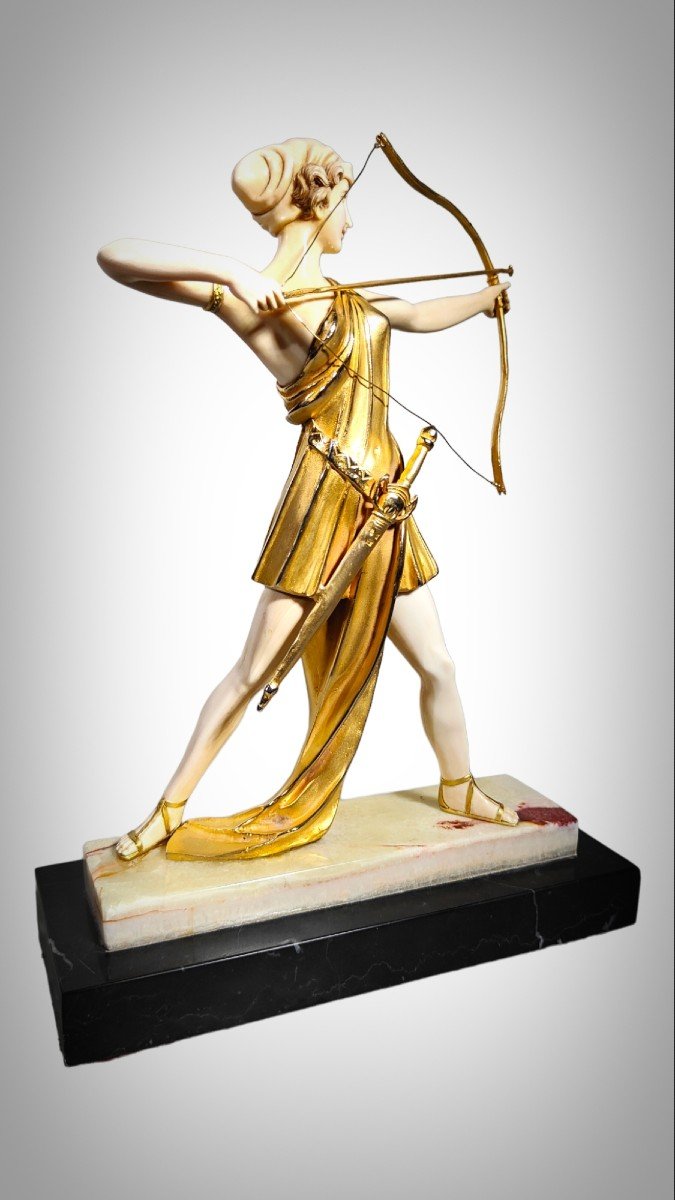 Sculpture Chryséléphantine, Bronze Doré Et Ivoire Reposant Sur Un Socle En Onyx, Représentant D-photo-8