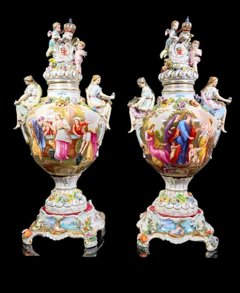 Une Paire De Vases, Couvercles Et Socles Carl Thieme (potschappel)