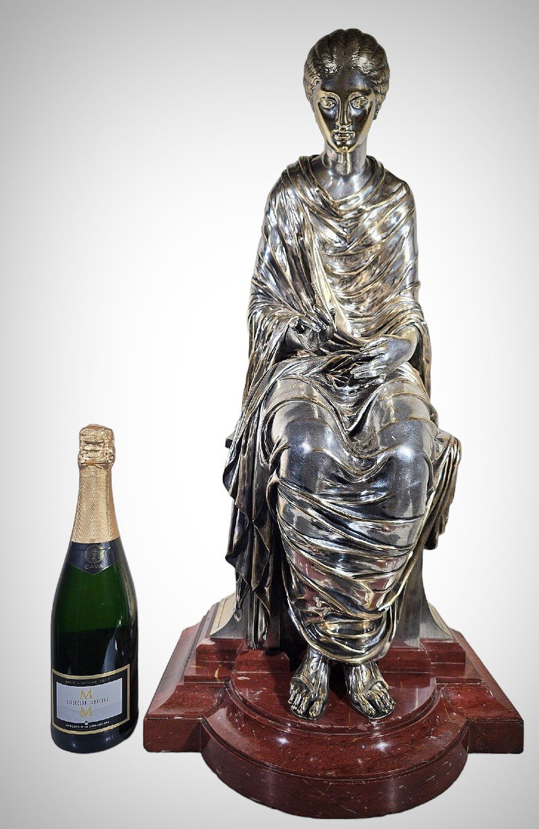 Présentation d'Un Chef-d'œuvre : La Sculpture En Bronze d'Une Dame Assise !