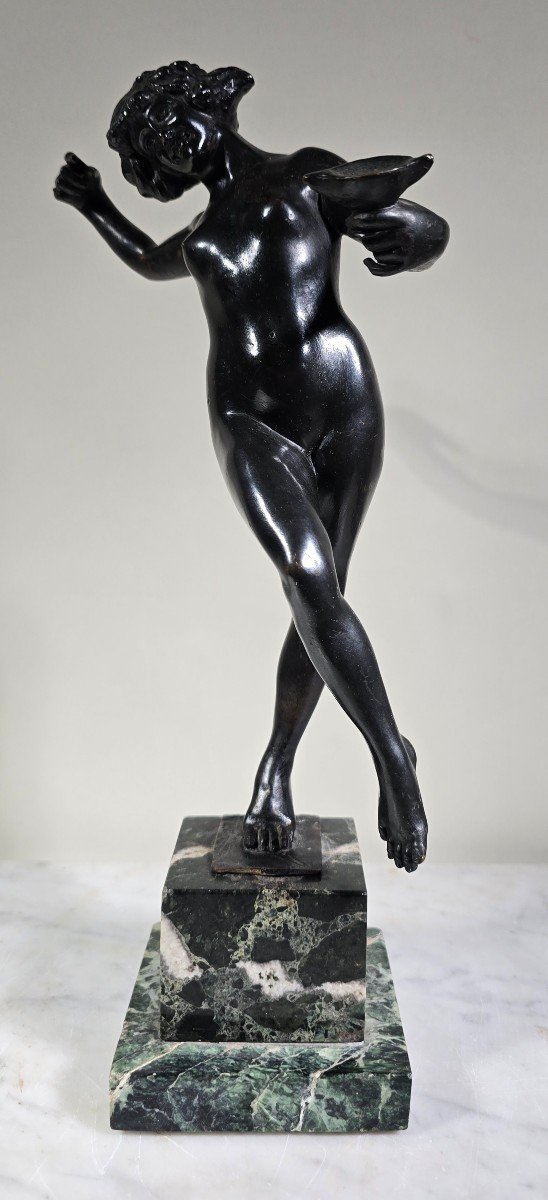 Sculpture Classique En Bronze De Luigi De Luca - Jeune Fille De La Grèce Antique
