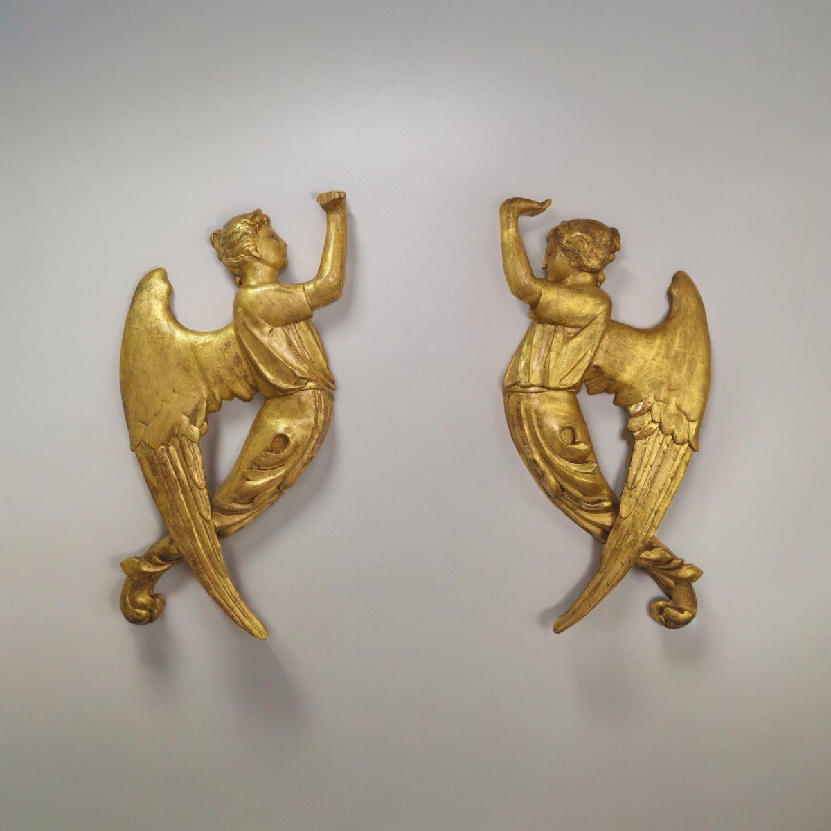 Large Pair Of 18th Century Angels In 24-carat Gold-gilded Wood 105 Cm-photo-5