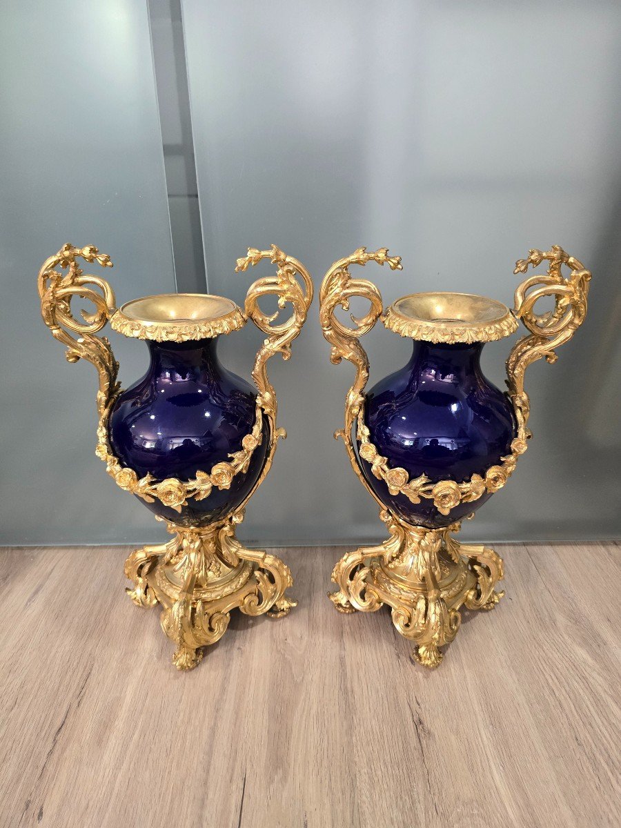  élégante Paire De Vases En Porcelaine Bleu Cobalt Du XIXe Siècle-photo-4