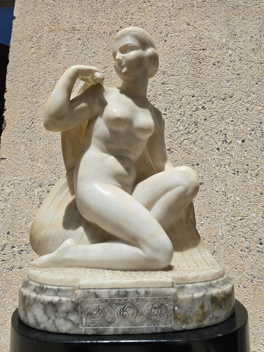Elegant Art Deco Sculpture In Alabaster Symbolizing A Dancer-photo-1