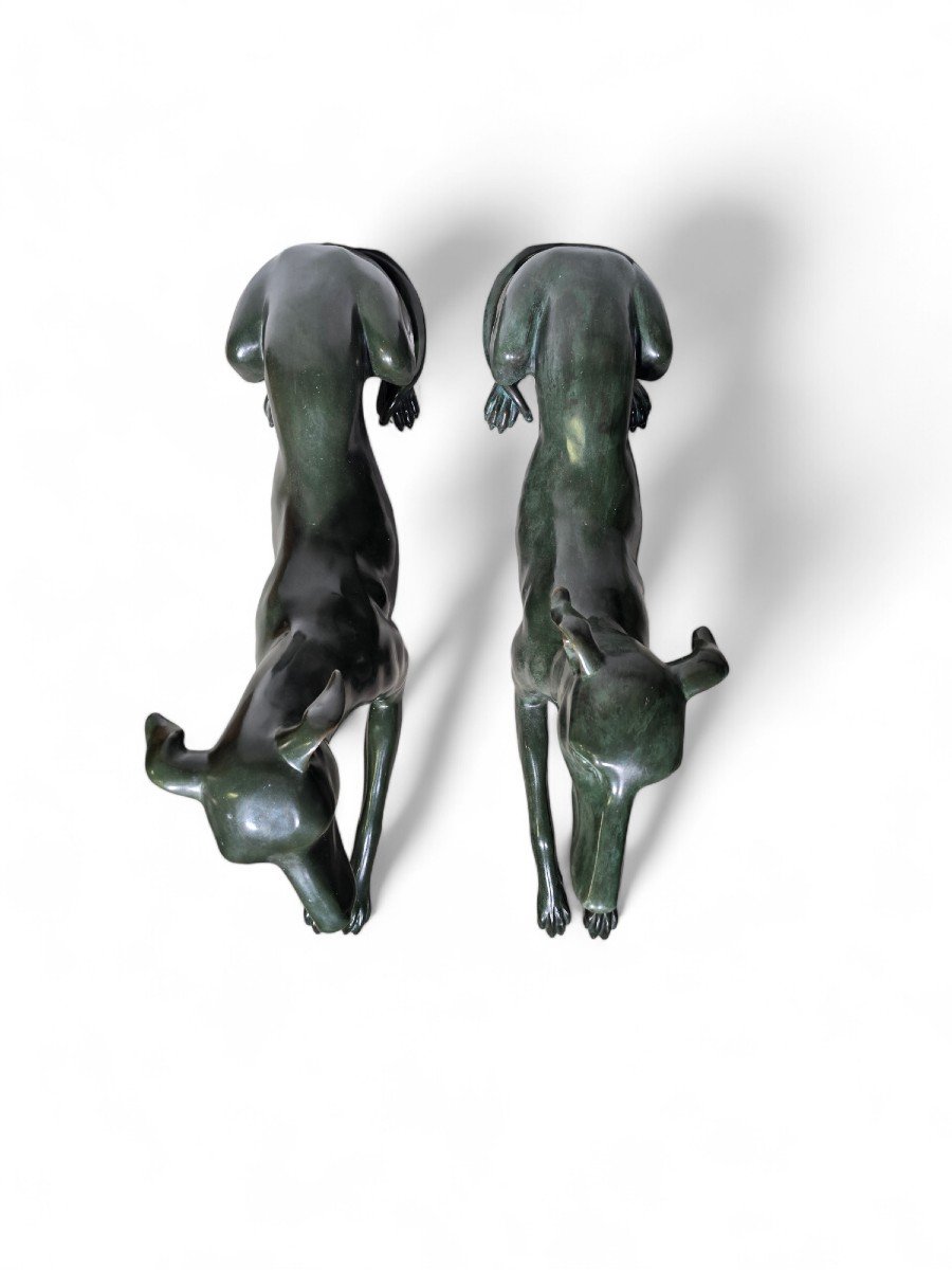 Pair Of Elegant 1950s Italian Greyhound Statues In Green Patinated Bronze-photo-2