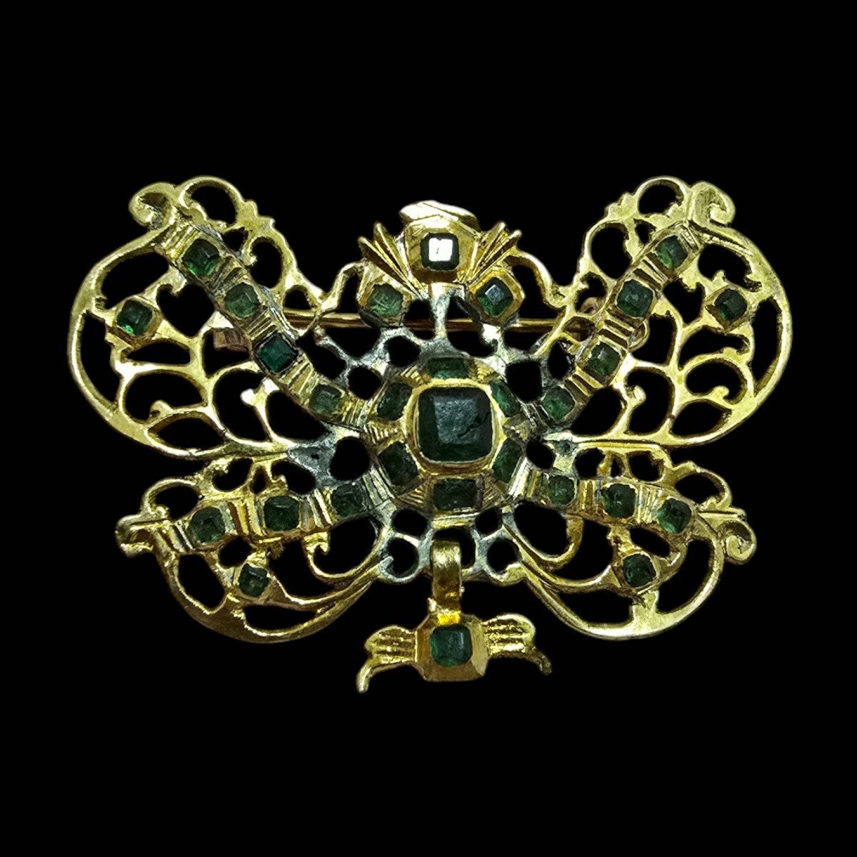 Elegant 17th Century Spanish Brooch In Gilt Metal