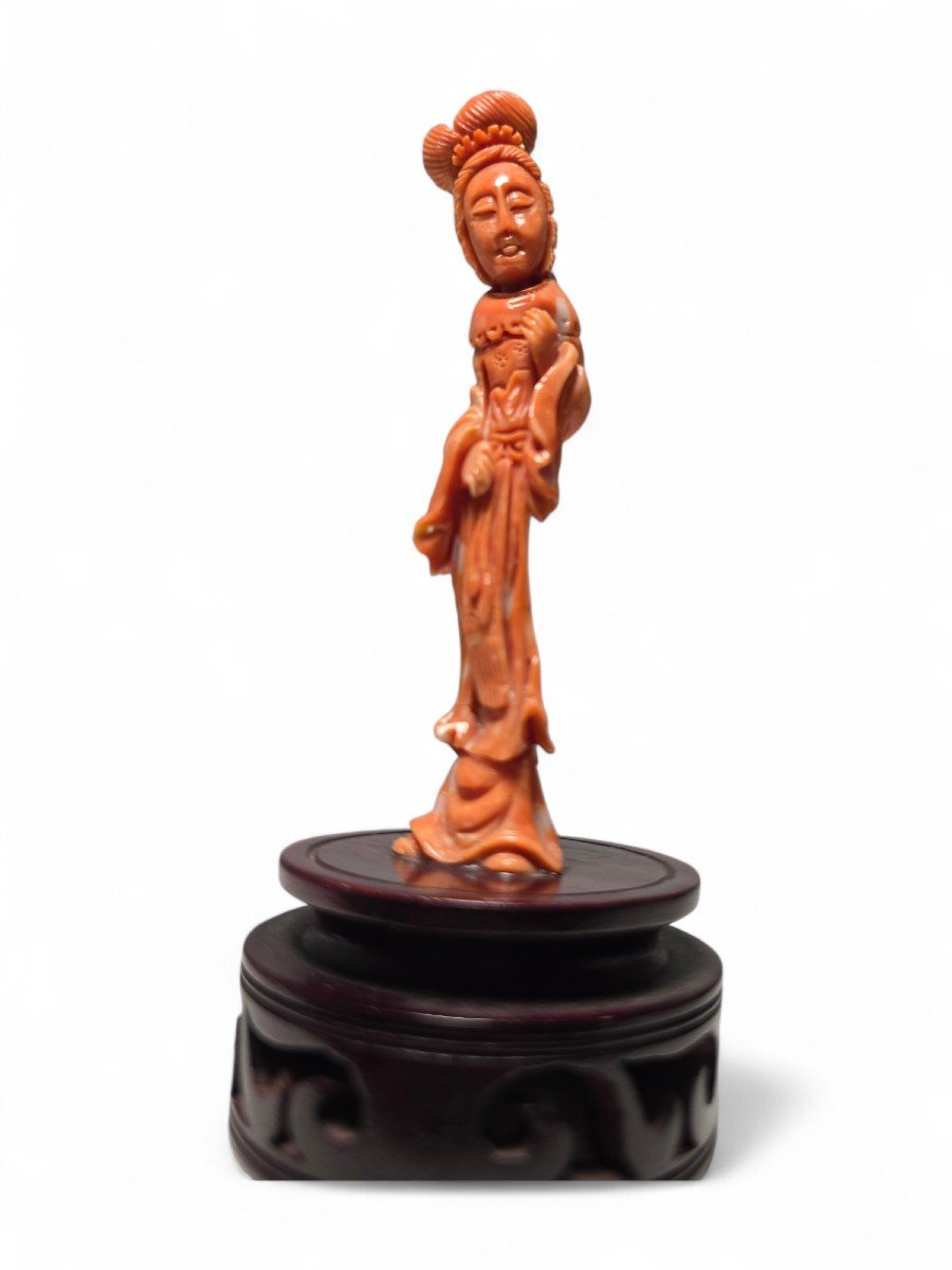 Elegant Chinese Woman Sculpture In Red Coral-photo-3