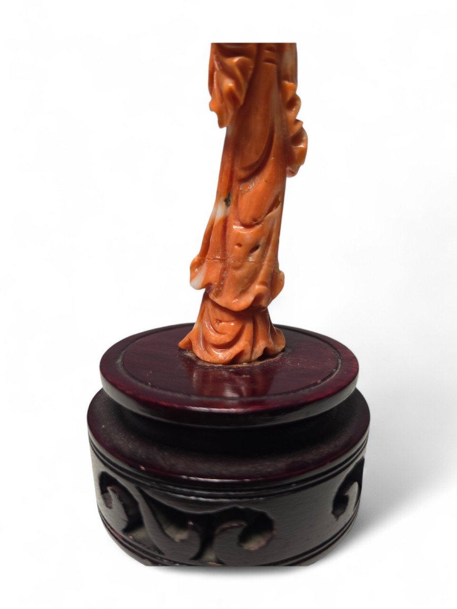 Elegant Chinese Woman Sculpture In Red Coral-photo-3