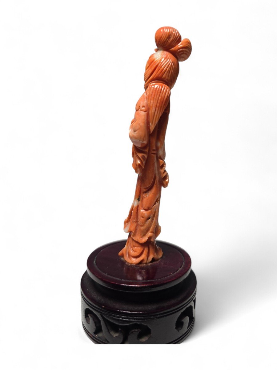 Elegant Chinese Woman Sculpture In Red Coral-photo-4