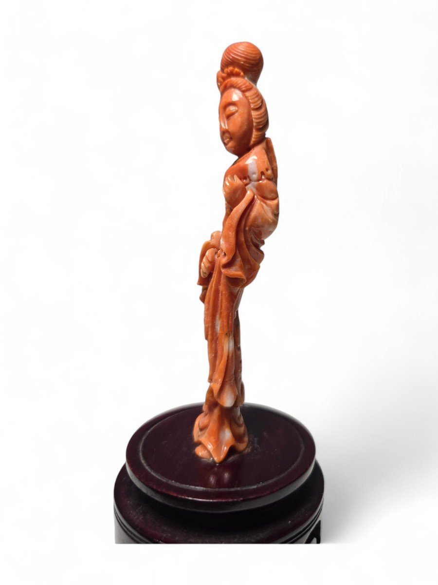 Elegant Chinese Woman Sculpture In Red Coral-photo-5