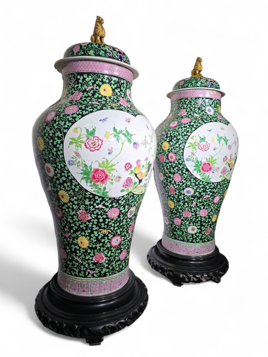 Paire De Vases Monumentaux En Porcelaine Famille Verte Samson Du XIXe Siècle – 190 Cm De Haut