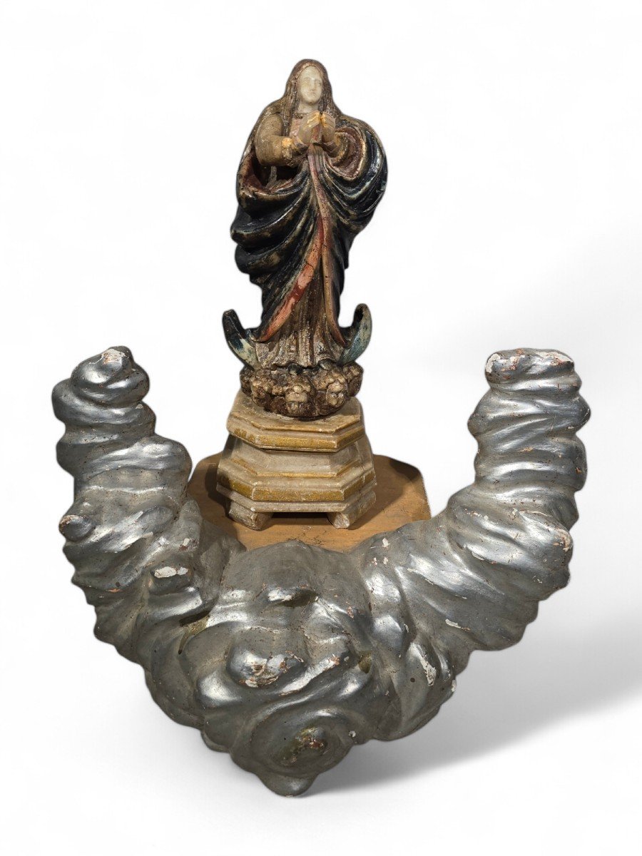 19th Century Carved And Silvered Cloud-shaped Wood Pedestal