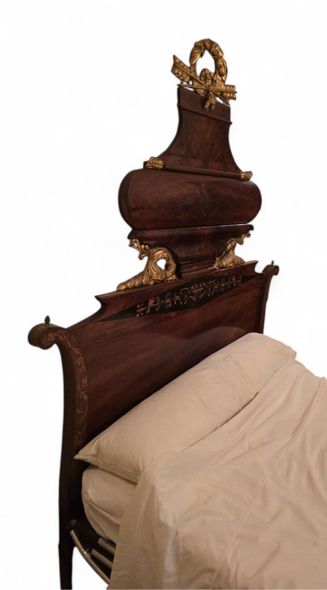 19th Century Spanish Queen Bed In Exotic Wood With Marquetry And Gold Details-photo-3