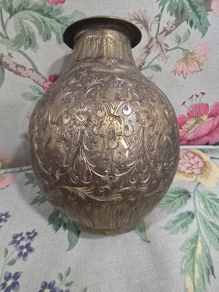 Antique 19th Century Brass Vase With Exotic Figures-photo-3