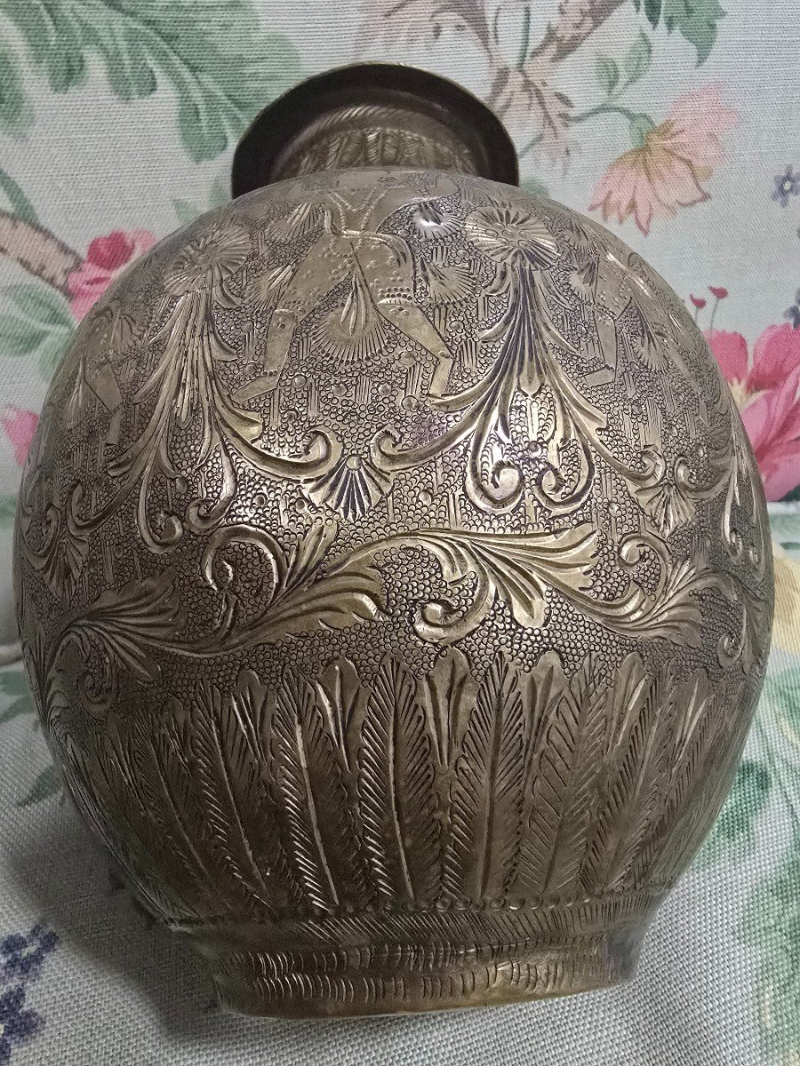 Antique 19th Century Brass Vase With Exotic Figures-photo-4