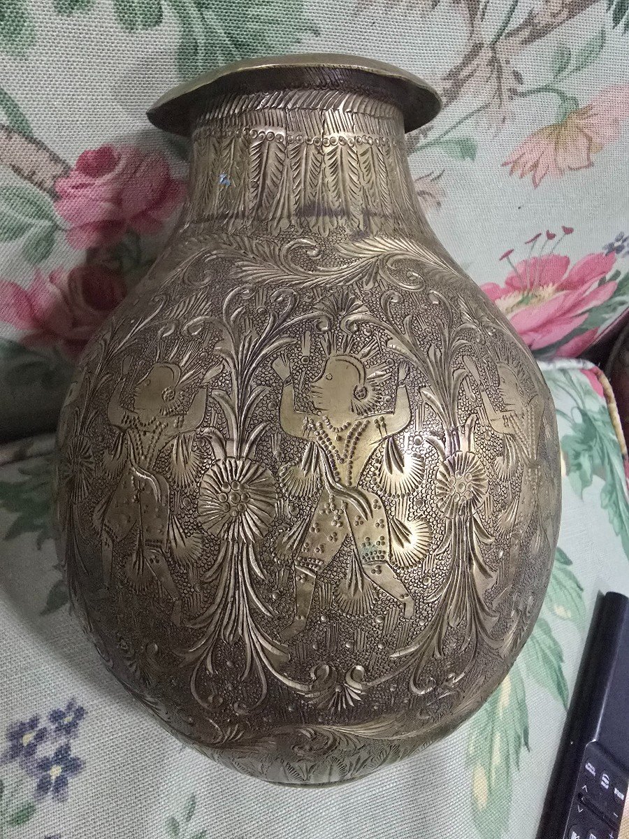 Antique 19th Century Brass Vase With Exotic Figures-photo-2